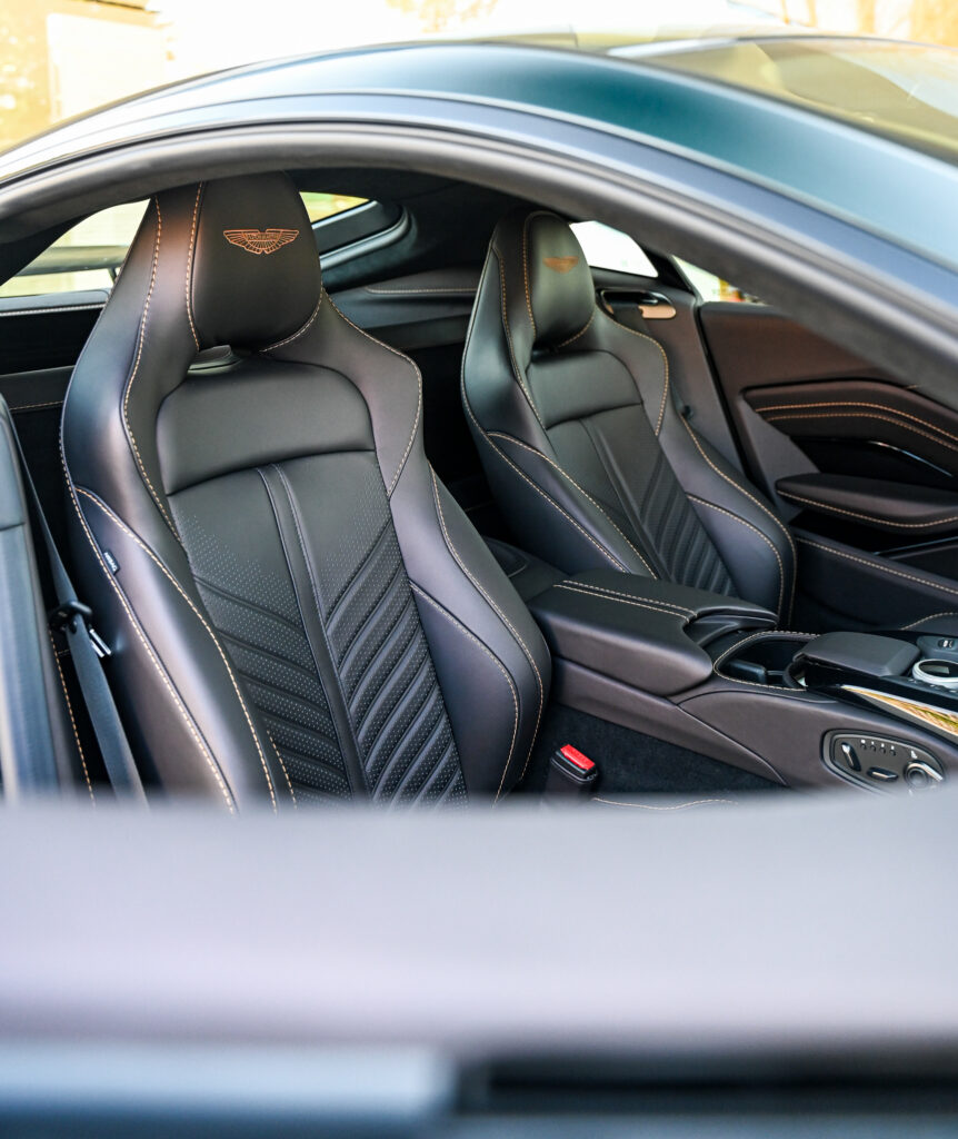 Aston Martin V12 Vantage (Pentland Green with Trophy Gold)