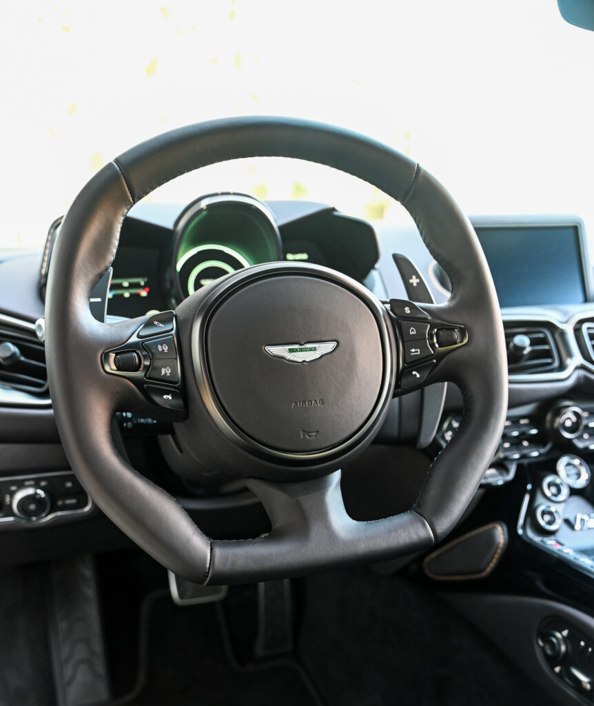 Aston Martin V12 Vantage (Pentland Green with Trophy Gold)